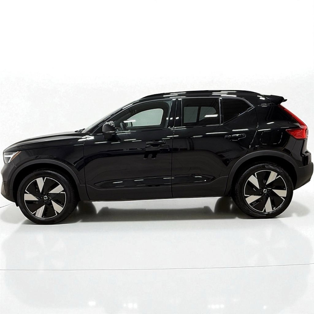 Used 2024 Volvo XC40 Recharge Core w/ Protection Package Premier image 3