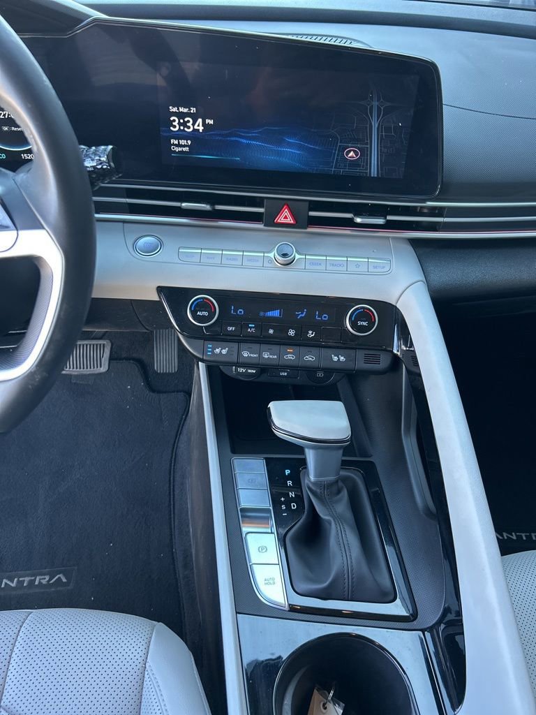 Certified 2025 Hyundai Elantra Limited image 10