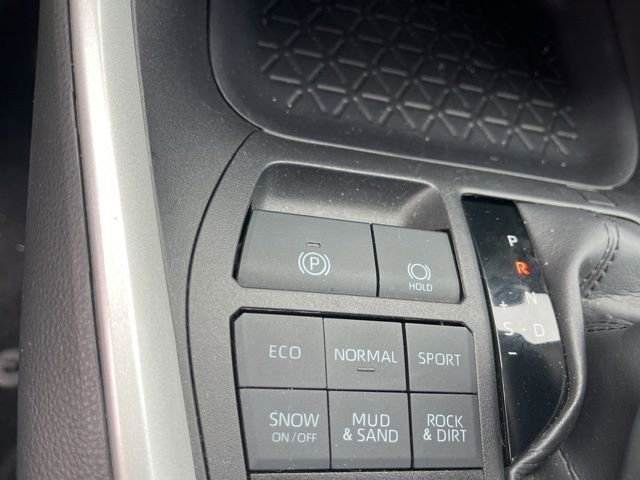 Used 2025 Toyota RAV4 XLE image 21