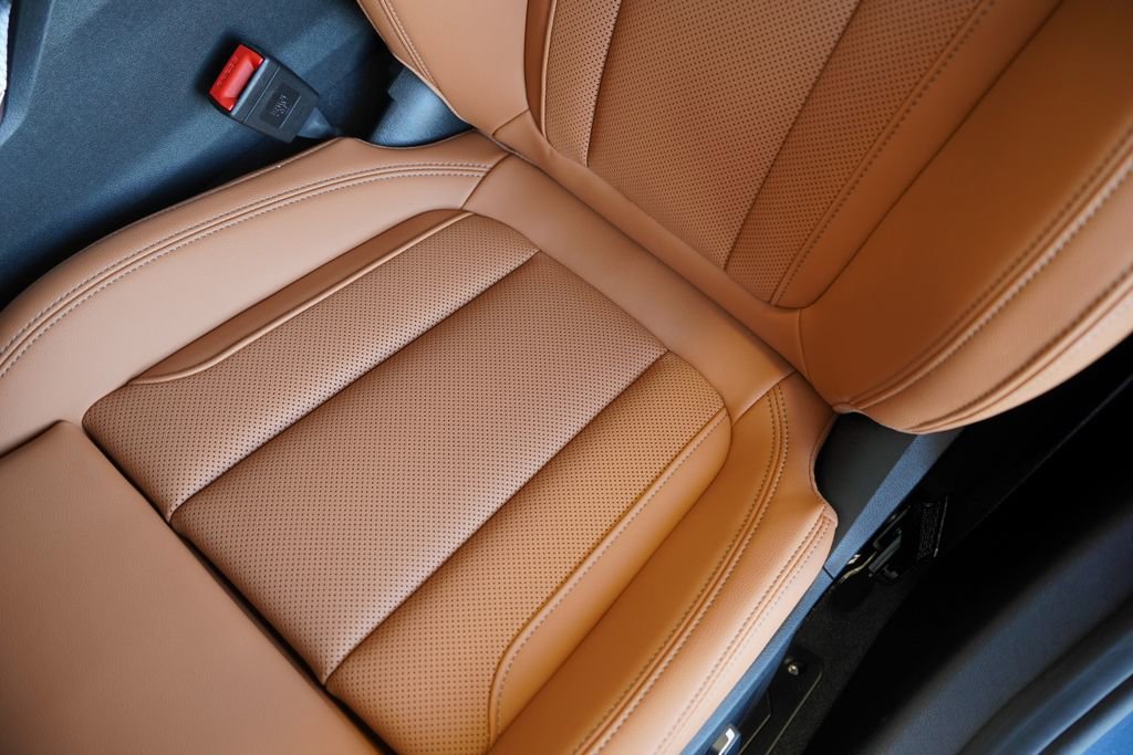 New 2026 BMW 330i Sedan w/ Premium Package image 11