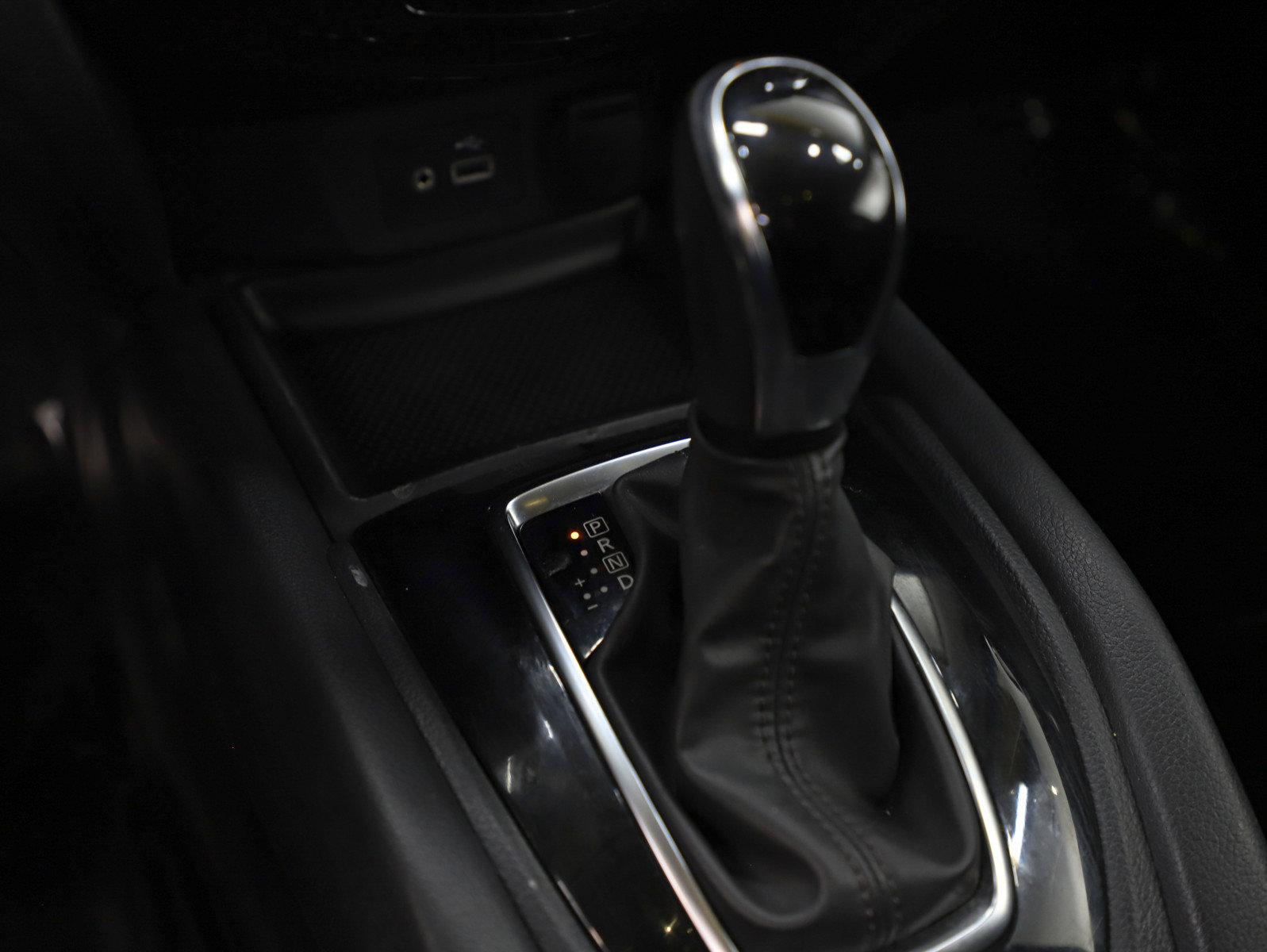 Used 2018 Nissan Rogue SV w/ Premium Package image 20