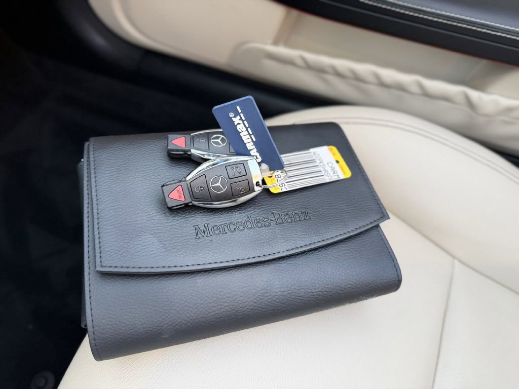 Used 2015 Mercedes-Benz SLK 350 image 39