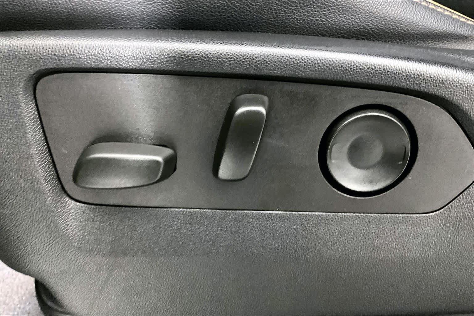 Certified 2022 GMC Yukon AT4 AWD/4WD image 33