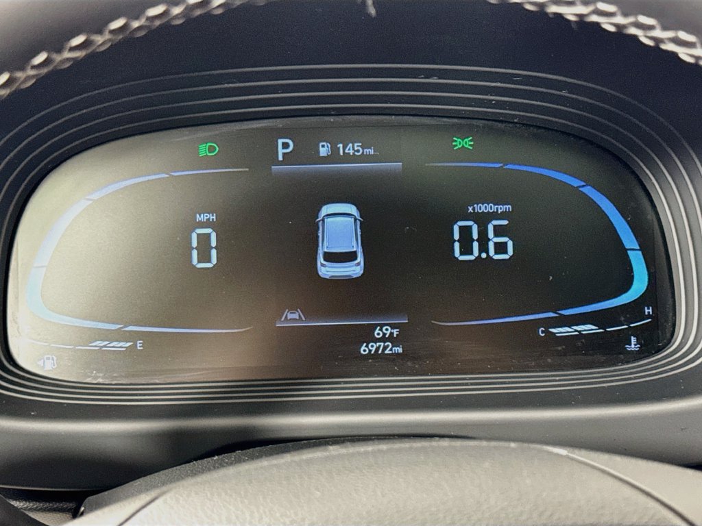 Used 2025 Hyundai Venue SEL FWD image 21