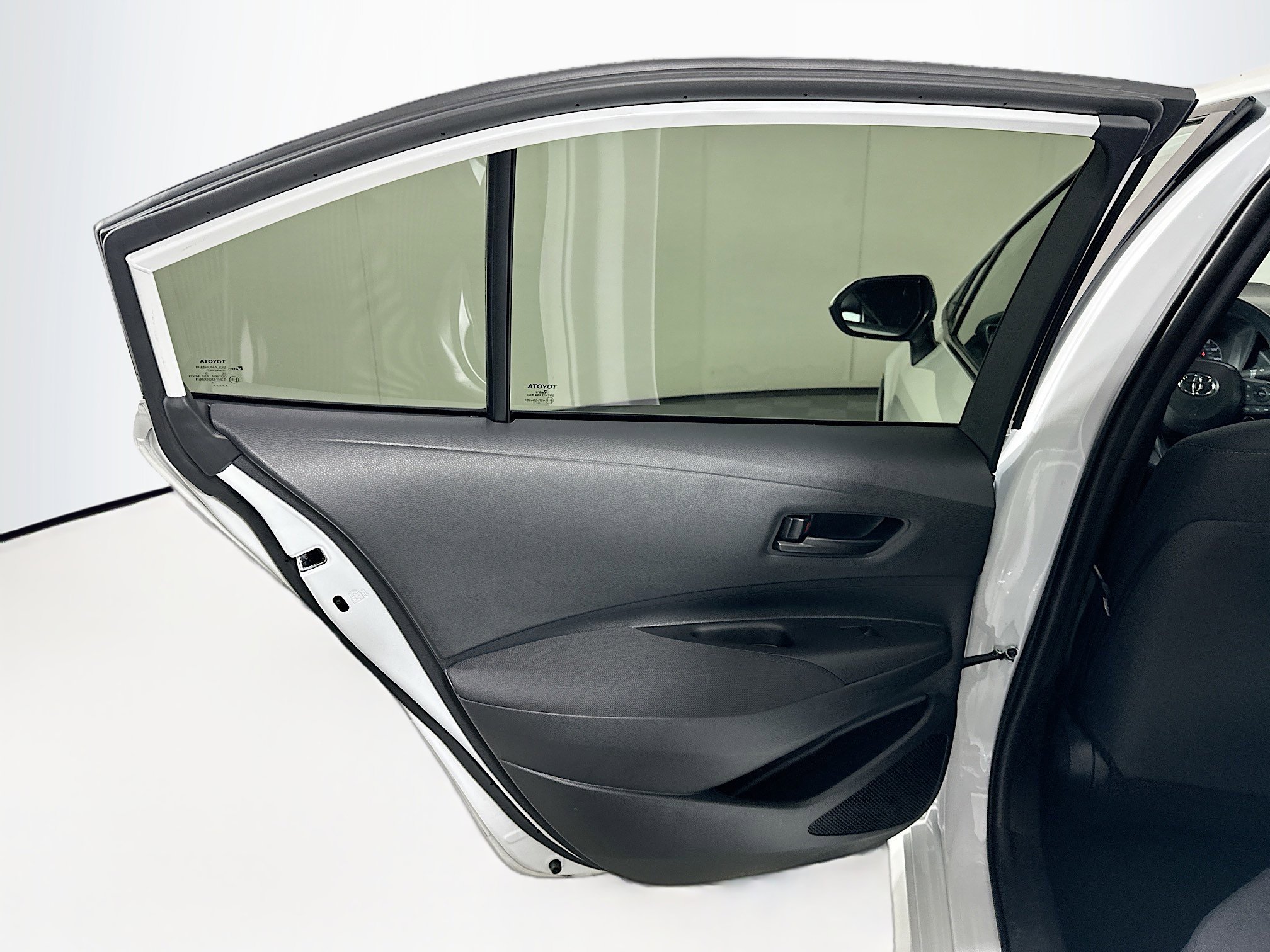 Used 2025 Toyota Corolla LE image 24