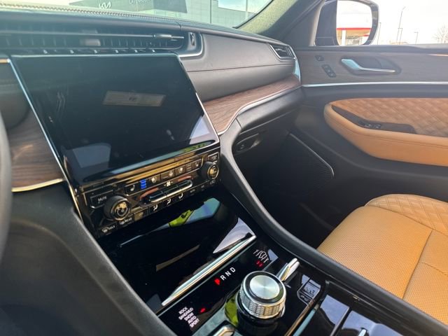 Used 2023 Jeep Grand Cherokee Summit image 19