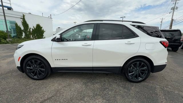 Used 2022 Chevrolet Equinox RS w/ RS Leather Package FWD image 5
