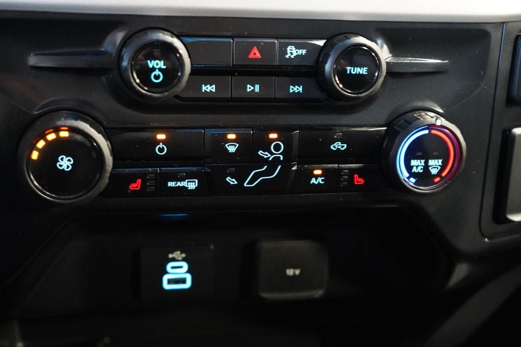 Used 2025 Ford F550 4x4 Crew Cab w/ XLT Value Package image 13