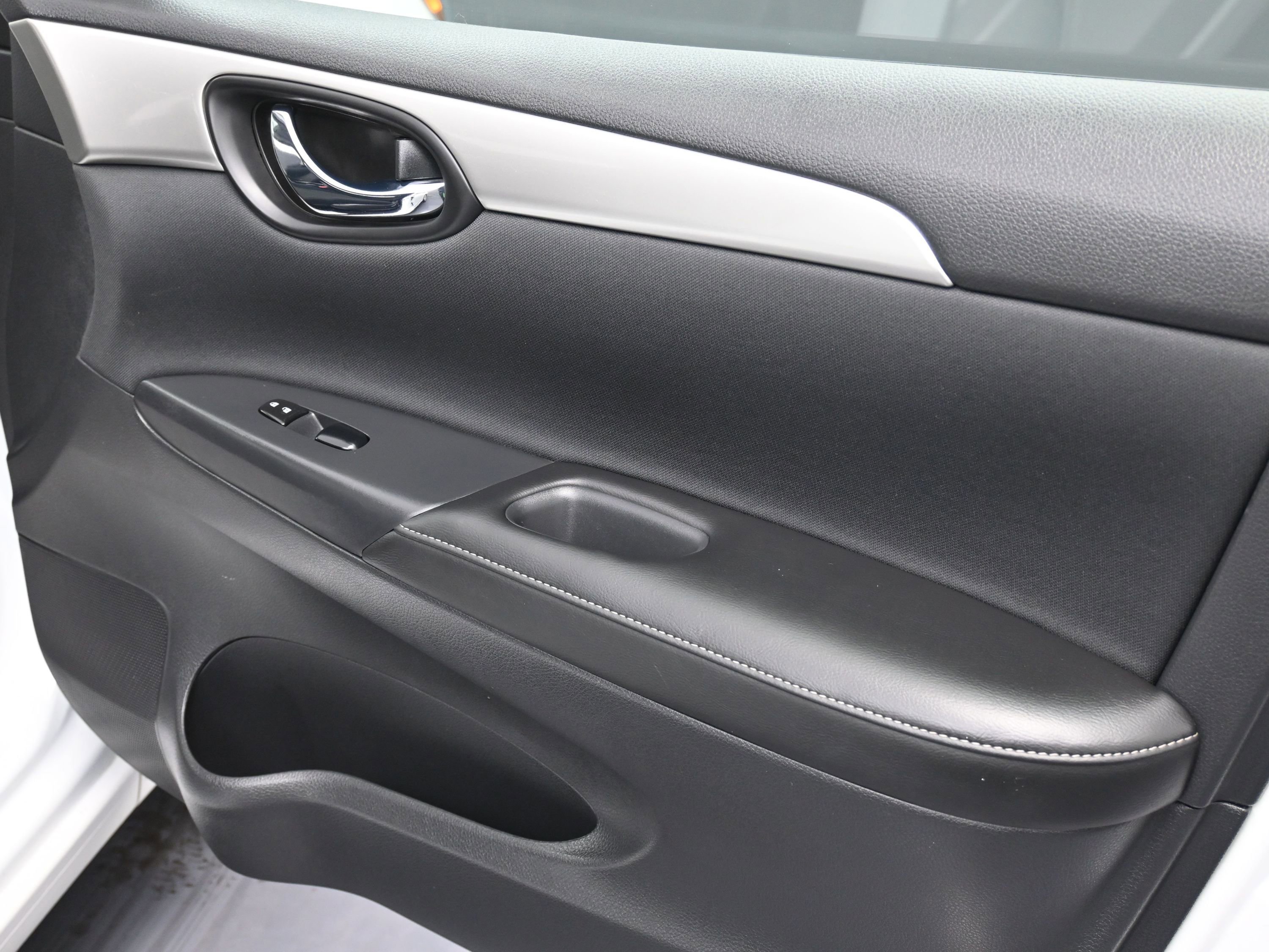 Used 2017 Nissan Sentra S image 24