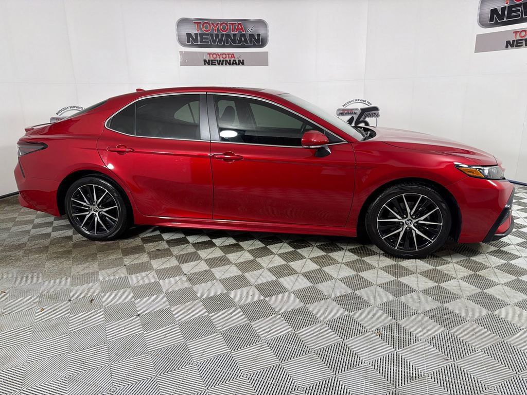Used 2022 Toyota Camry SE w/ Audio Upgrade Package FWD image 3