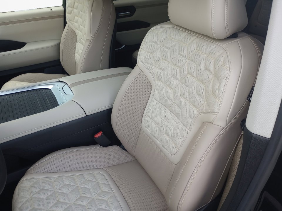 New 2026 Nissan Armada Platinum image 9