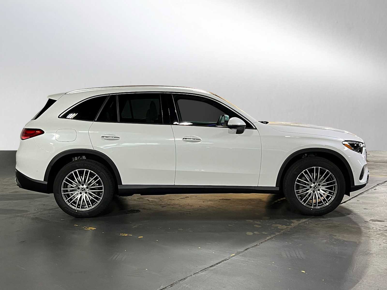 New 2025 Mercedes-Benz GLC 300 4MATIC image 2