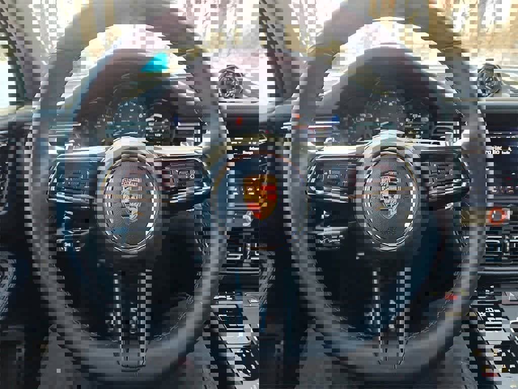 Certified 2025 Porsche Macan image 35