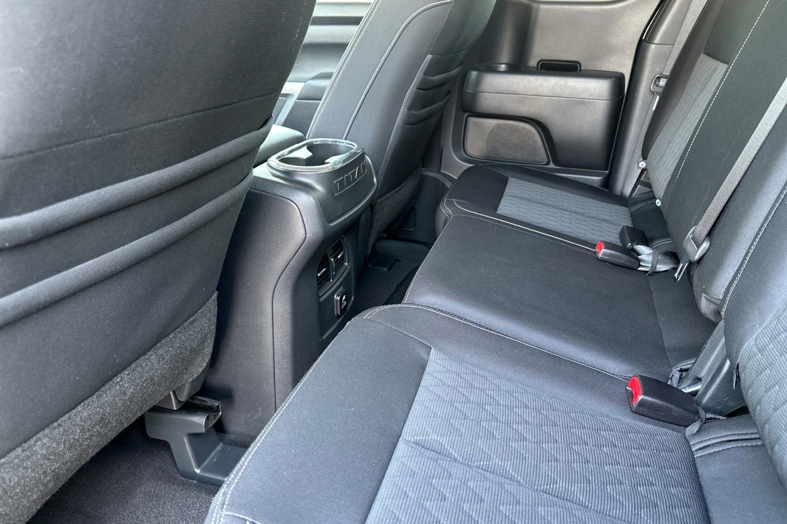 Used 2017 Nissan Titan SV image 13