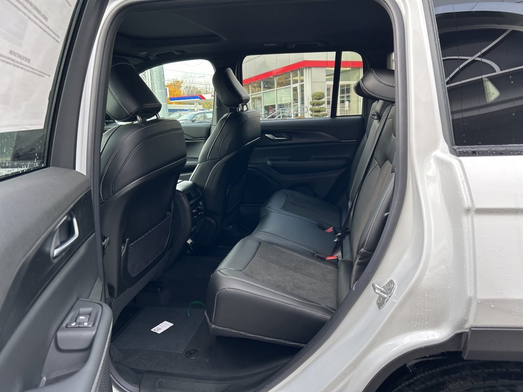New 2025 Jeep Grand Cherokee Altitude AWD/4WD image 10