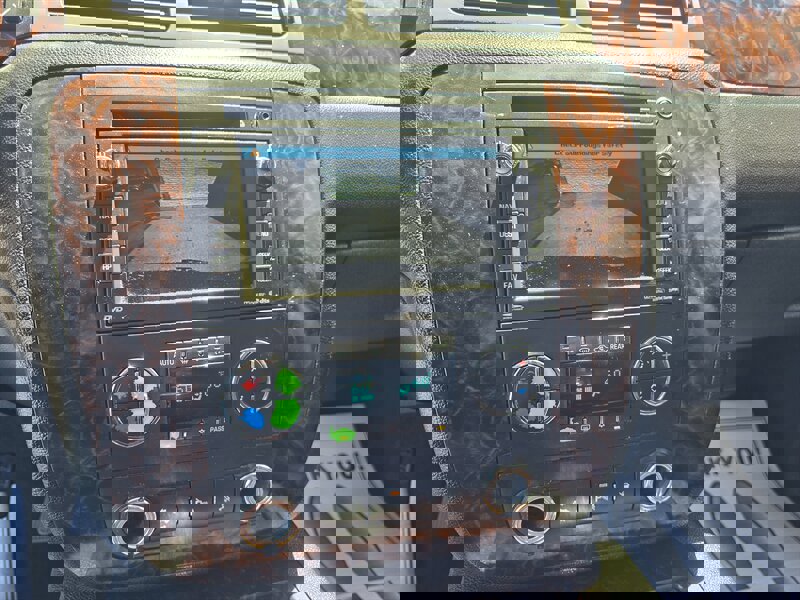 Used 2011 GMC Yukon Denali image 25