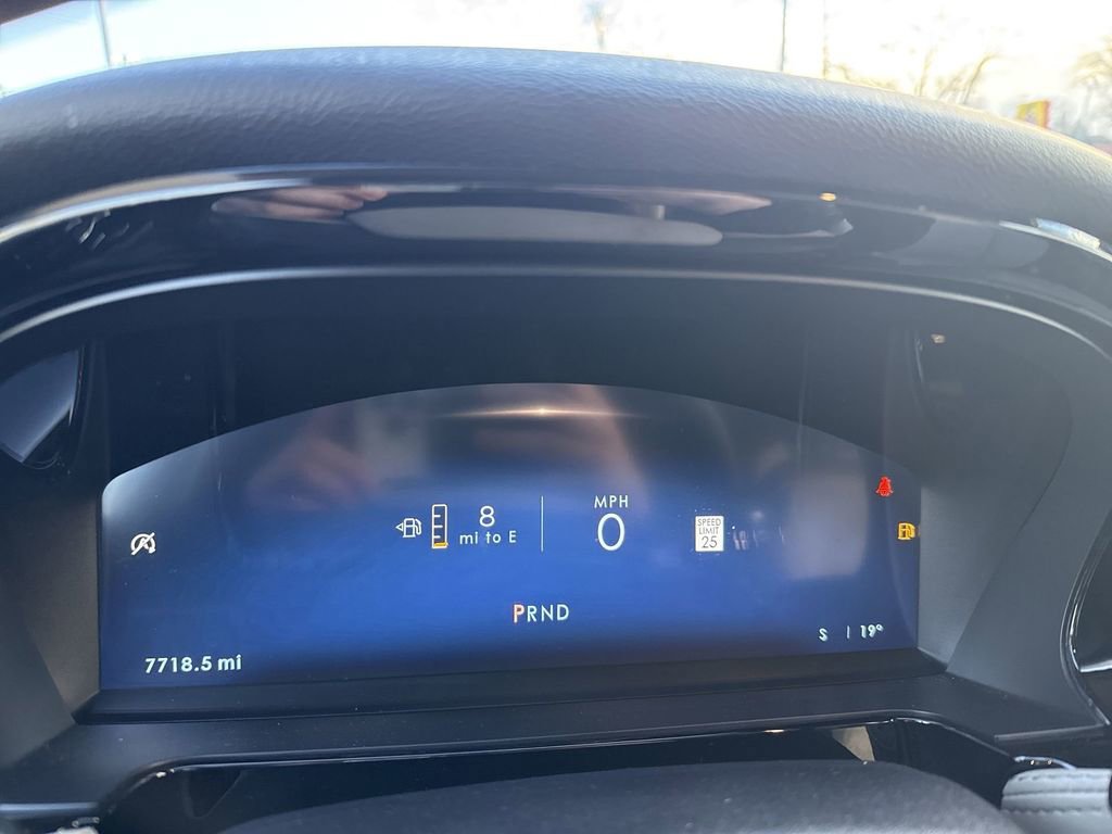 Used 2025 Lincoln Corsair Reserve image 10