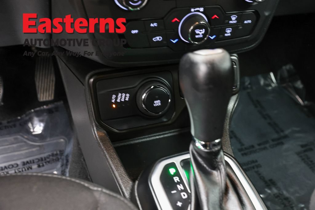 Used 2023 Jeep Renegade Latitude AWD/4WD image 20