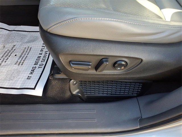 Used 2022 Toyota Sienna Limited image 5