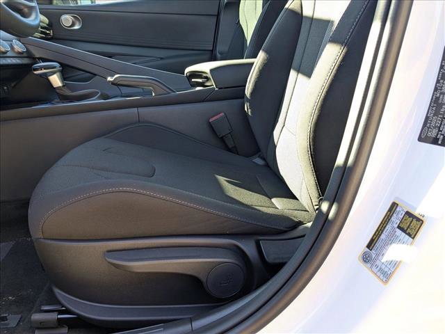 New 2026 Hyundai Elantra SE FWD image 4