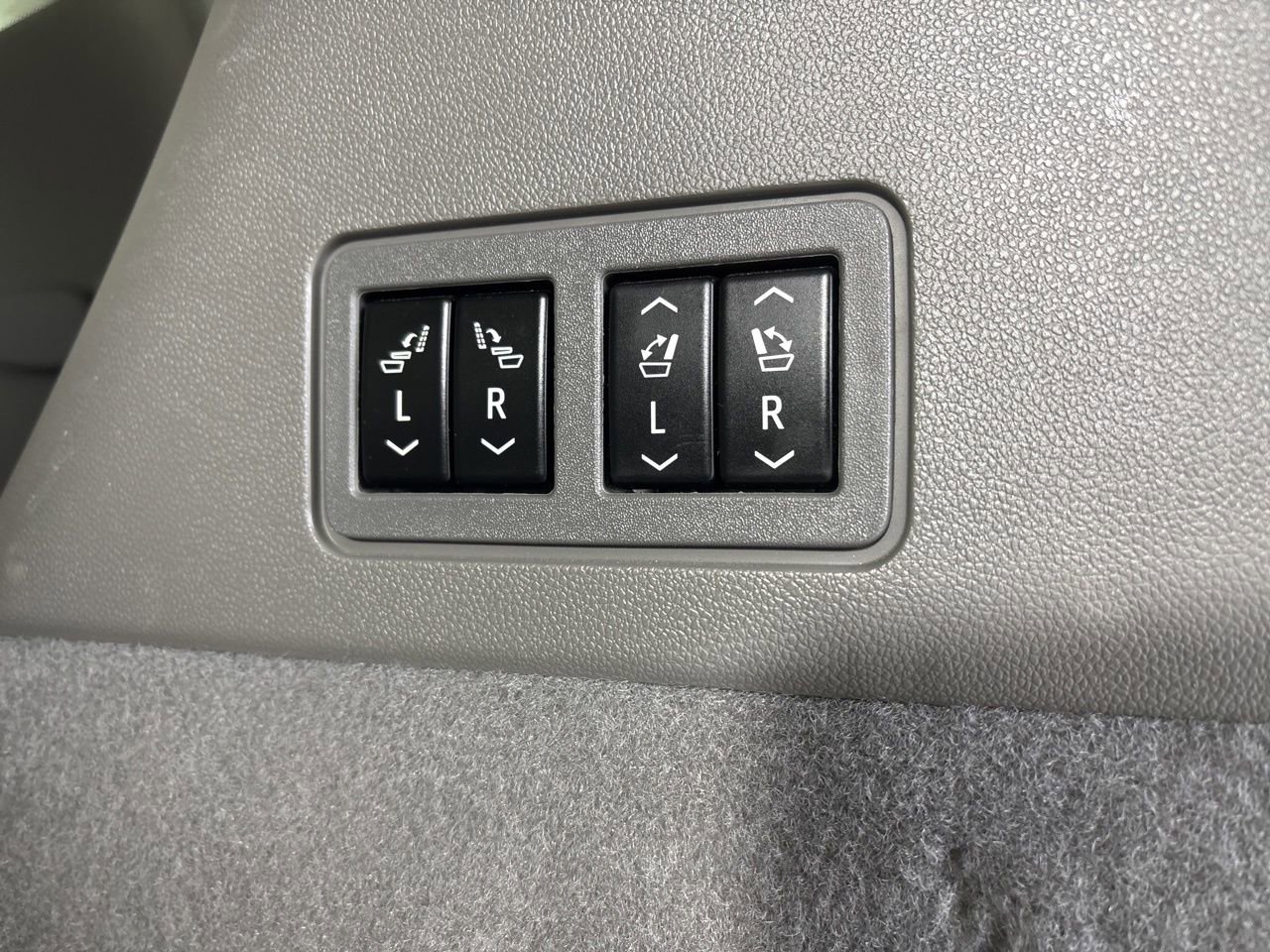 Used 2023 Cadillac XT6 Premium Luxury w/ Technology Package image 25