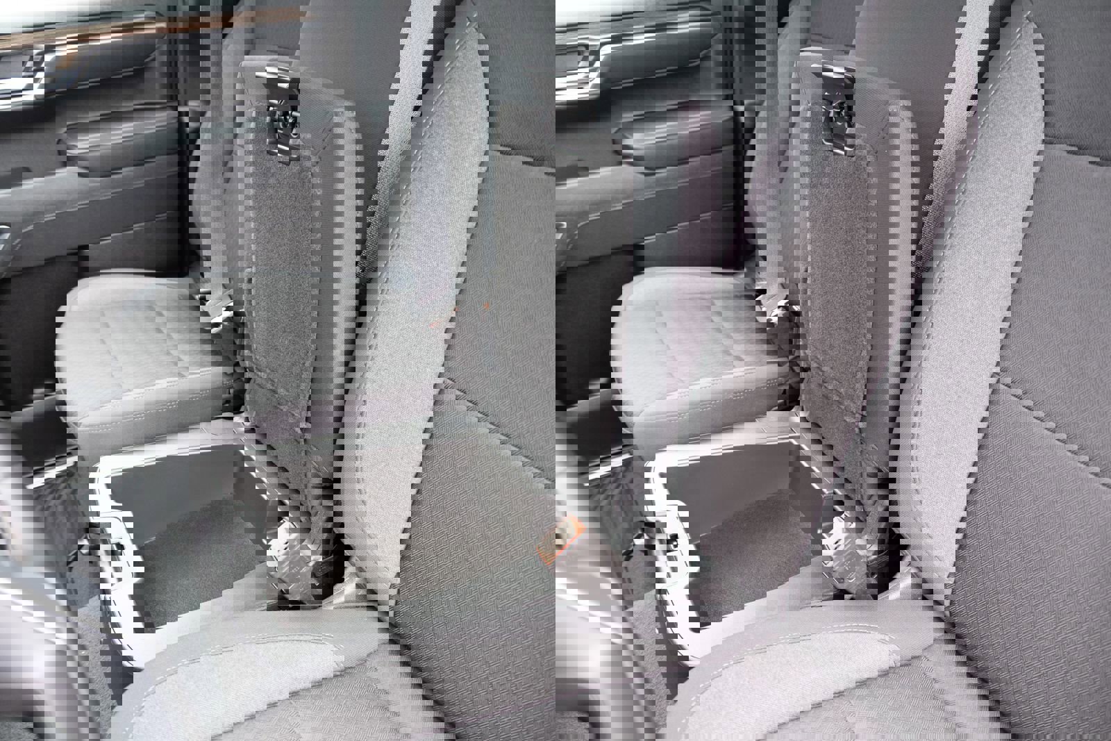 Used 2025 Chevrolet Silverado 1500 LT image 9