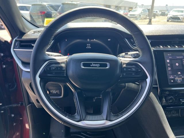 Used 2025 Jeep Grand Cherokee Altitude AWD/4WD image 20