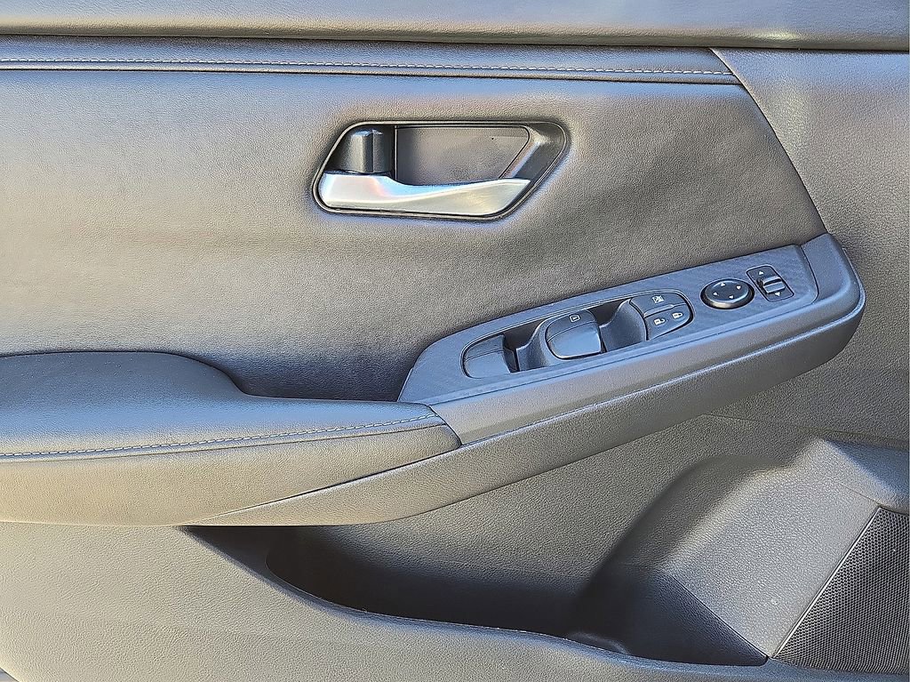 Used 2025 Nissan Sentra SV image 20