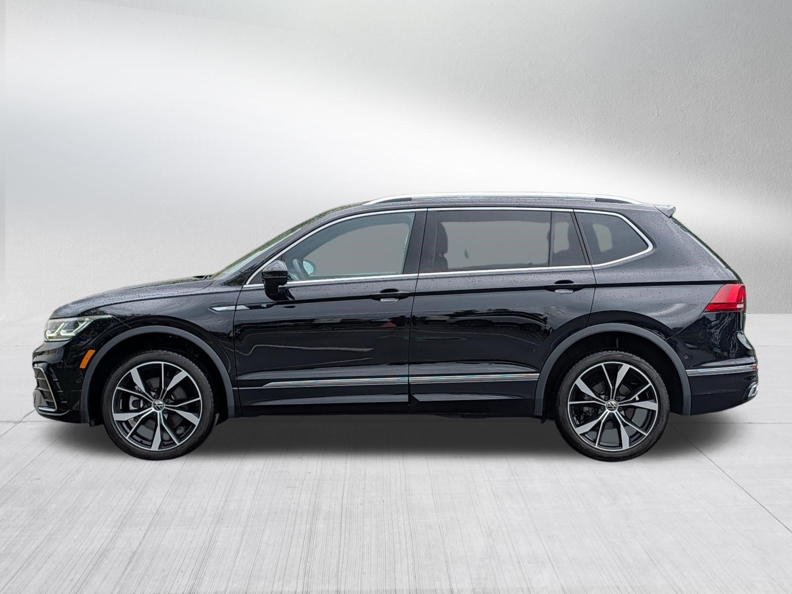 Certified 2023 Volkswagen Tiguan SEL R-Line AWD/4WD image 4