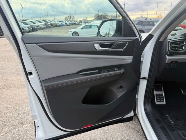 New 2026 Volkswagen Atlas Peak Edition image 9
