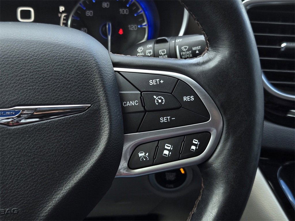 Used 2017 Chrysler Pacifica Touring-L Plus w/ Advanced Safetytec Group image 24