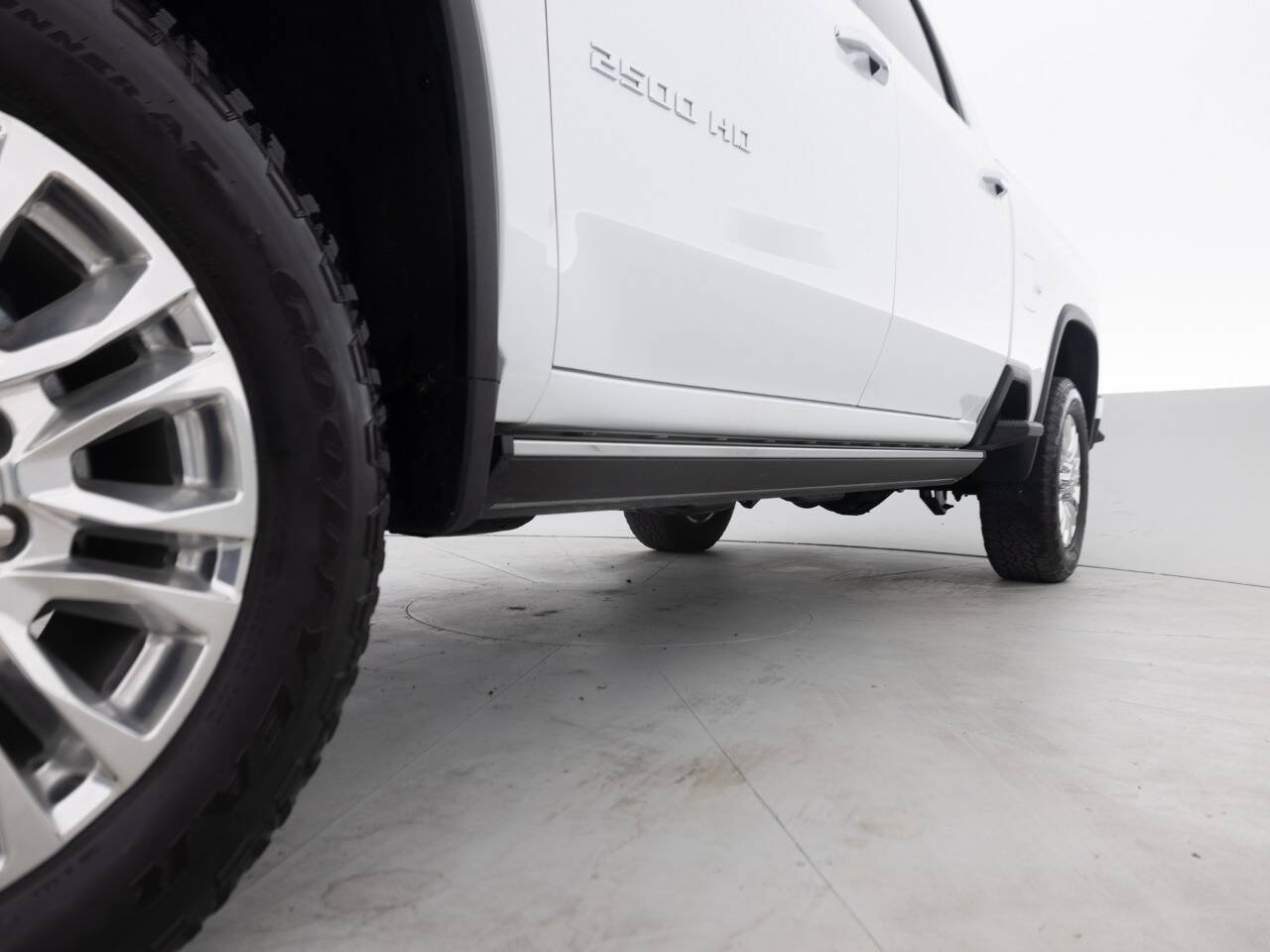 Used 2023 Chevrolet Silverado 2500 High Country w/ Z71 Off-Road Package AWD/4WD image 24