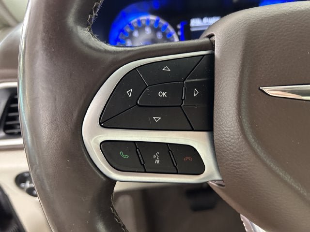 Used 2020 Chrysler Pacifica Touring-L FWD image 15