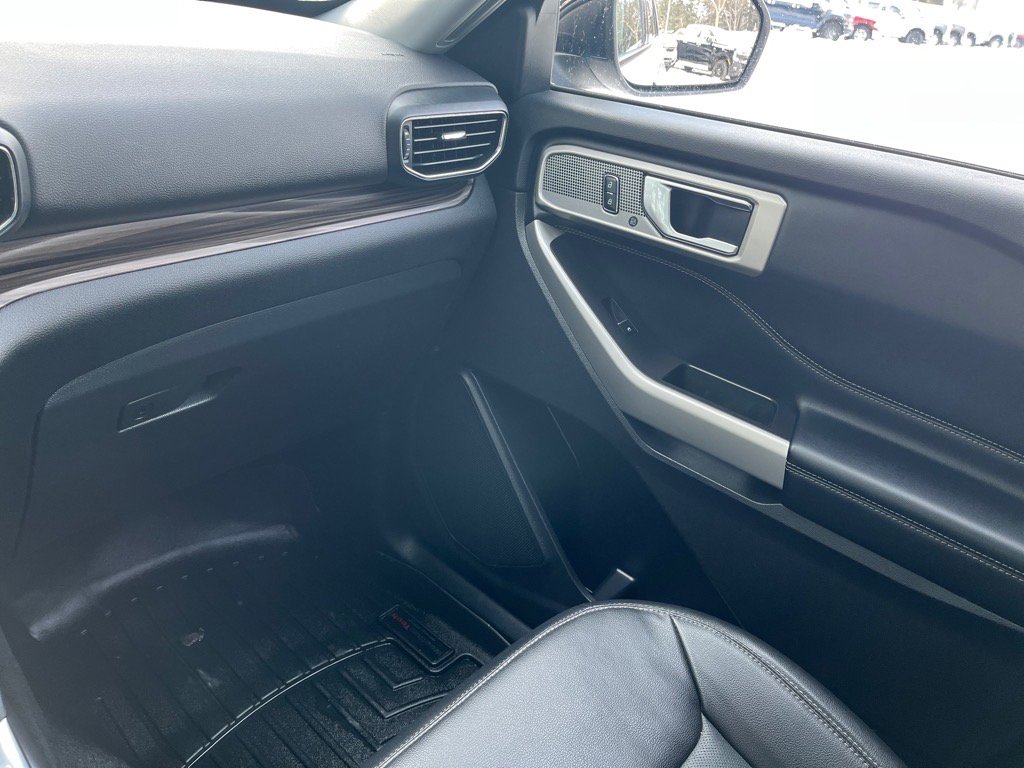 Used 2022 Ford Explorer Limited w/ Equipment Group 301A image 19