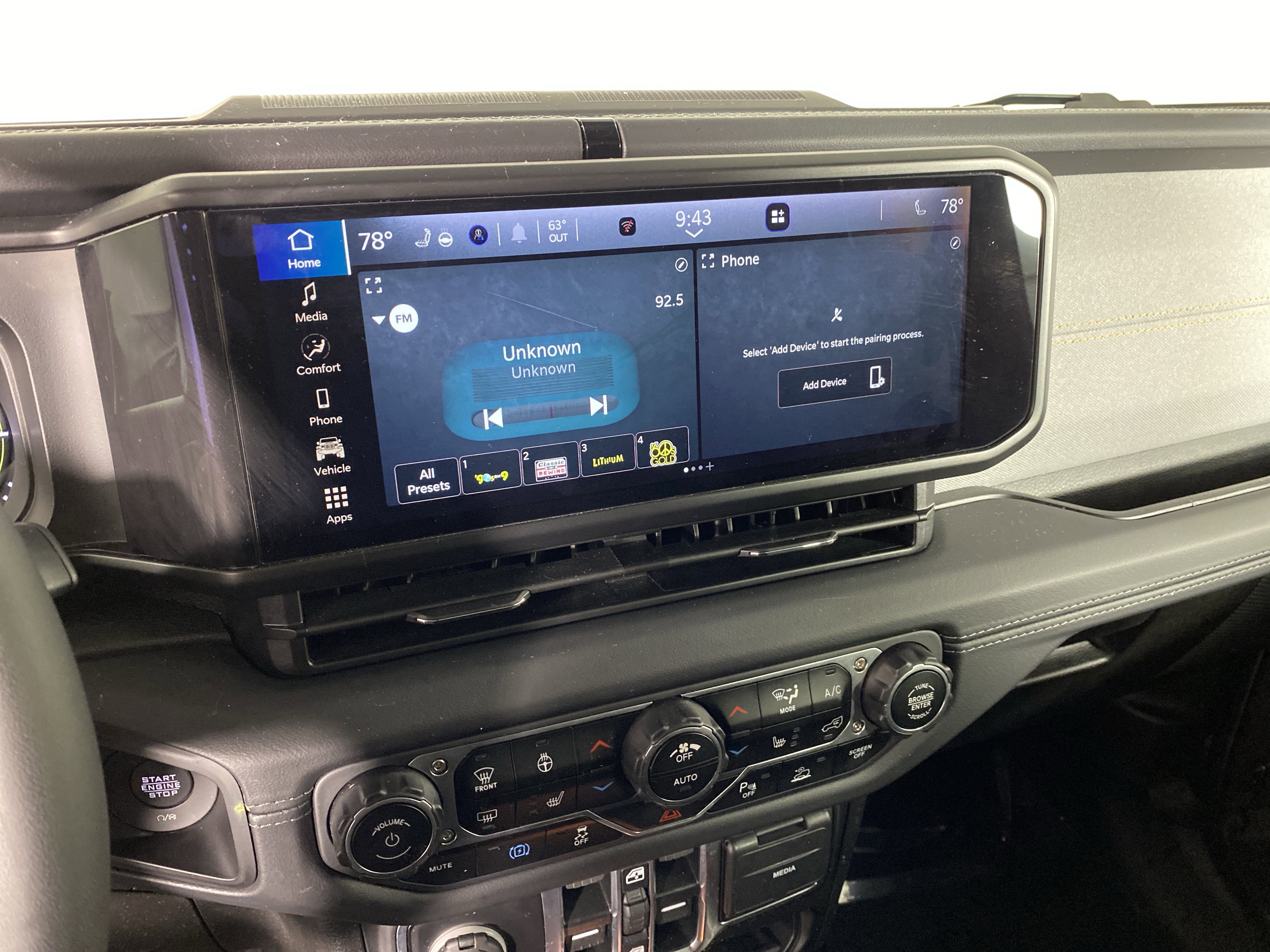 Used 2025 Jeep Wrangler Sahara w/ Safety Group image 28