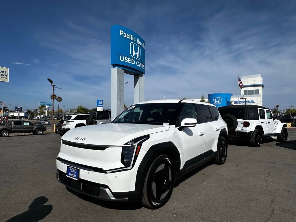Used 2024 Kia EV9 Light Long Range RWD image 2
