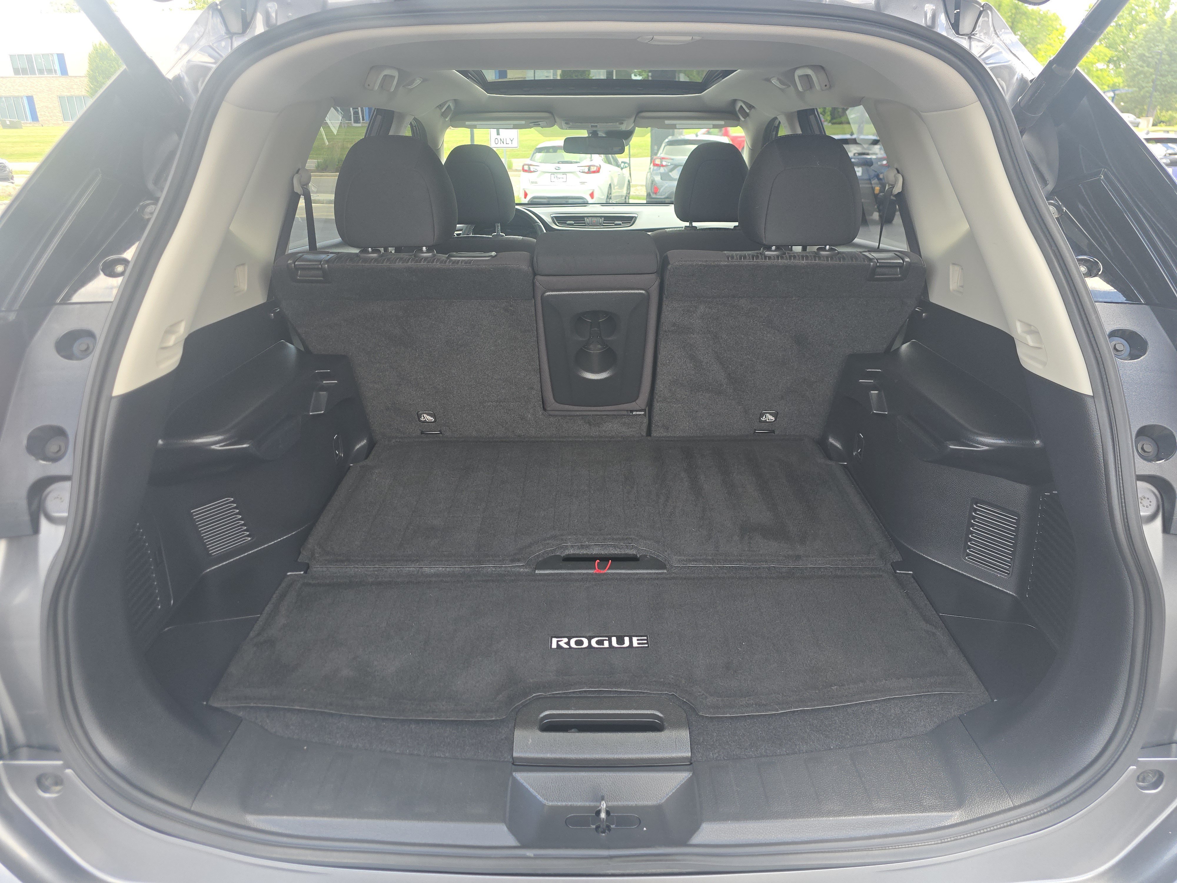 Used 2020 Nissan Rogue SV w/ Sun & Sound Touring Package AWD/4WD image 19