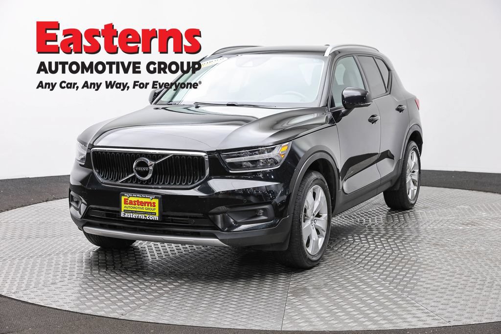 Used 2022 Volvo XC40 T5 Momentum AWD/4WD image 1
