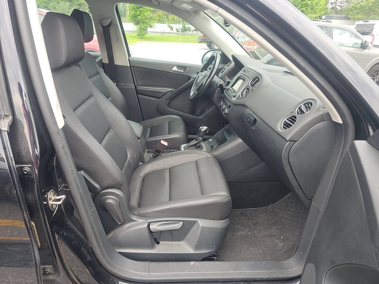 Used 2016 Volkswagen Tiguan S FWD image 11