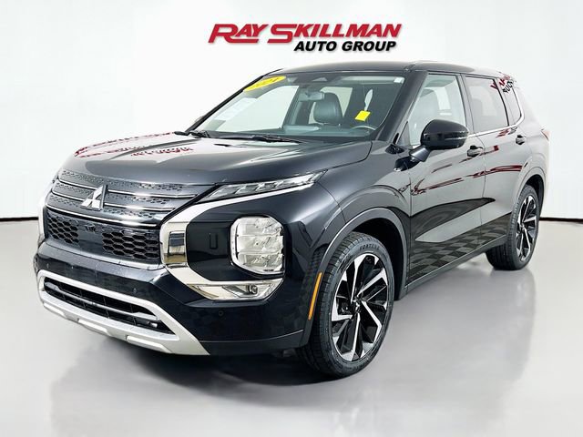 Used 2024 Mitsubishi Outlander SE image 3