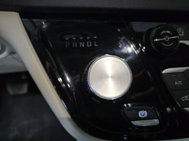 Used 2024 Chrysler Pacifica Touring-L image 34