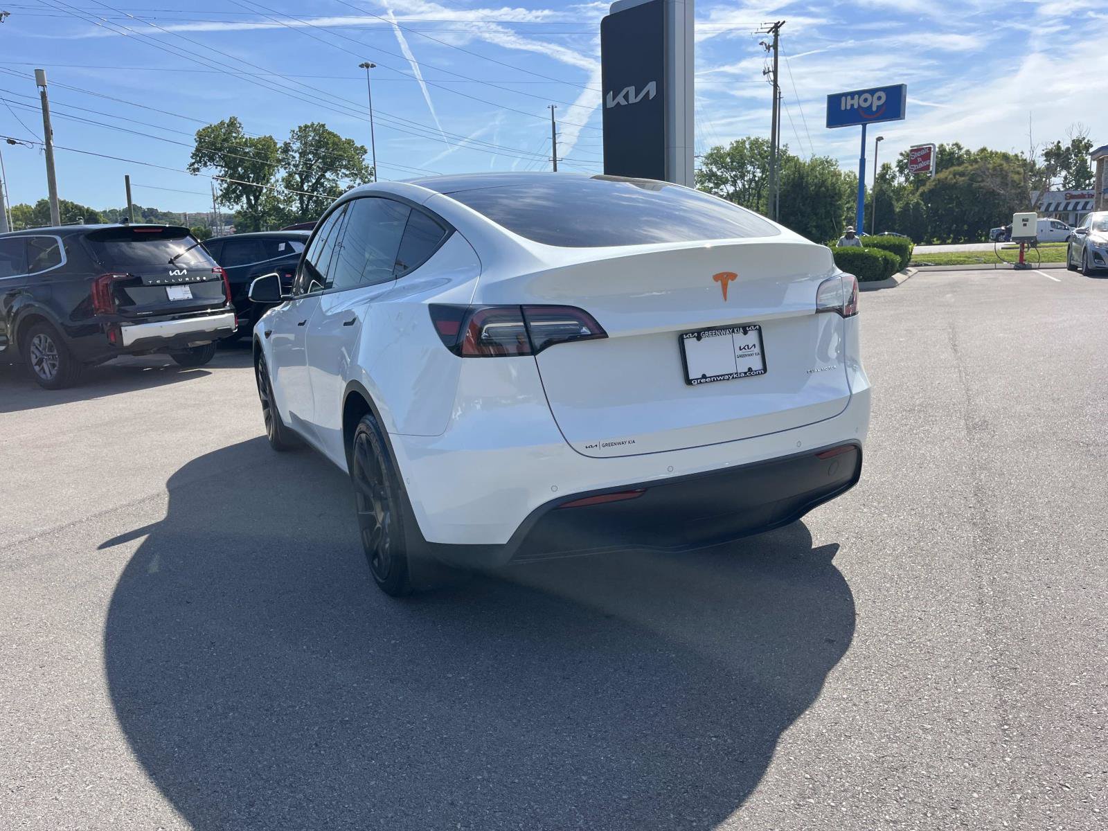 Used 2022 Tesla Model Y Long Range AWD/4WD image 5