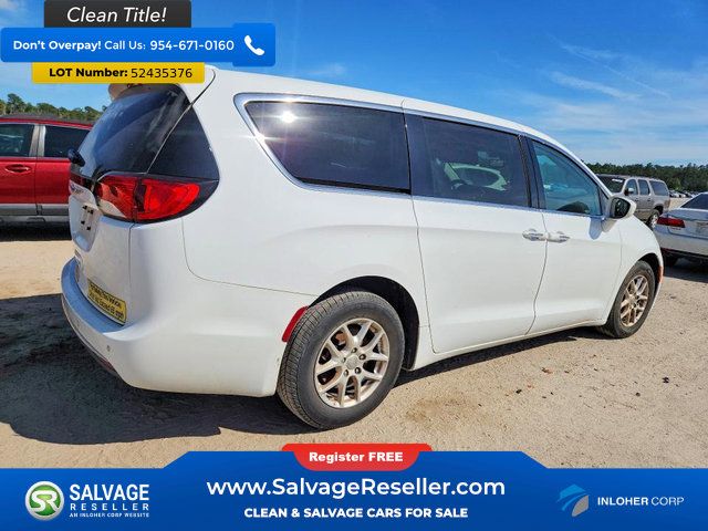 Used 2020 Chrysler Pacifica Touring FWD image 4