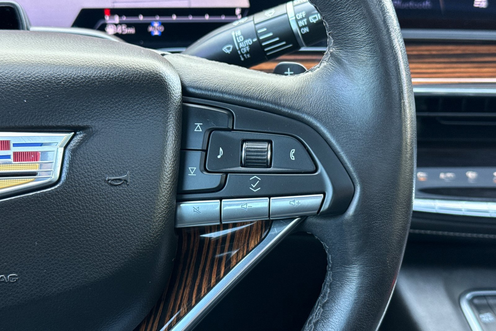 Used 2023 Cadillac Escalade ESV Premium Luxury w/ Performance Package image 32