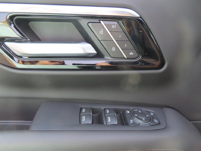 Used 2026 Chevrolet Suburban High Country AWD/4WD image 13