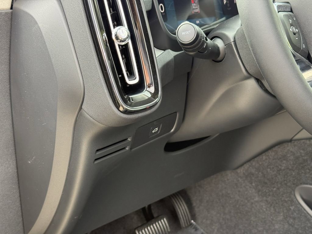 New 2026 Volvo XC40 B5 Core w/ Climate Package image 16