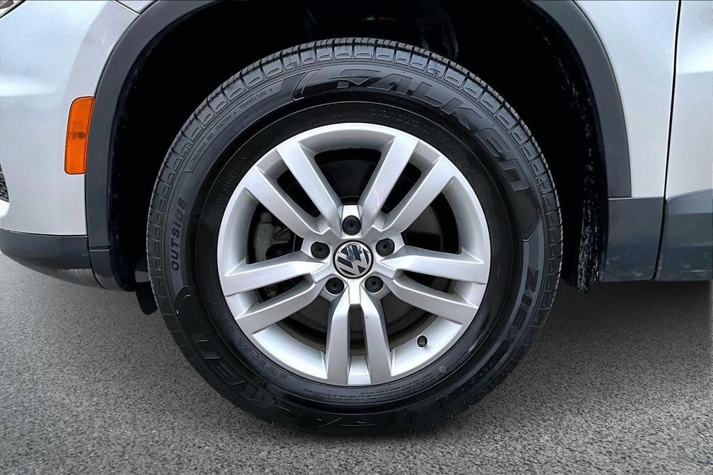 Used 2017 Volkswagen Tiguan S image 32