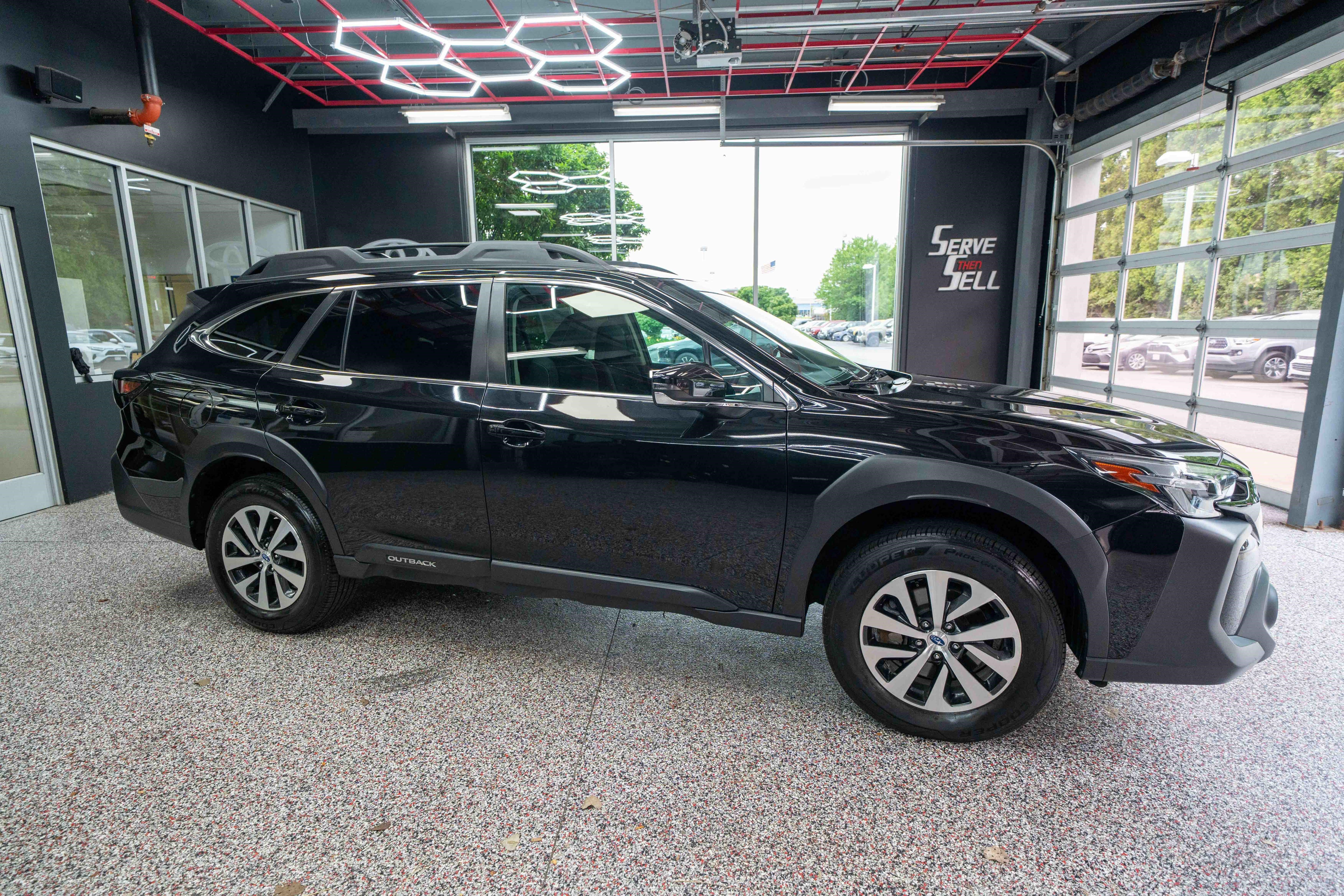Used 2023 Subaru Outback Premium AWD/4WD image 5