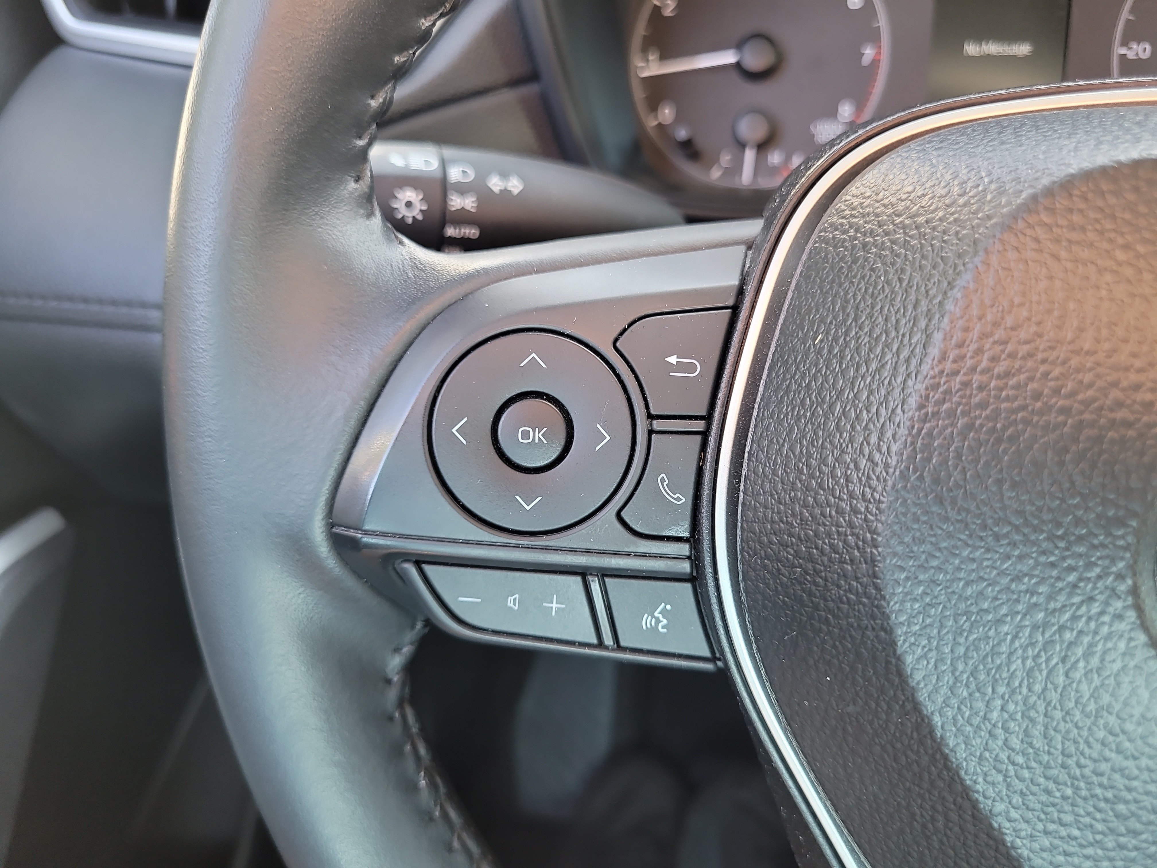 Certified 2025 Toyota Corolla Cross LE FWD image 29