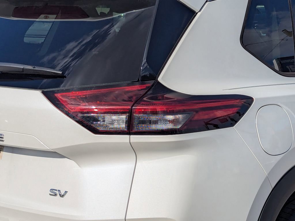 Used 2021 Nissan Rogue SV image 7